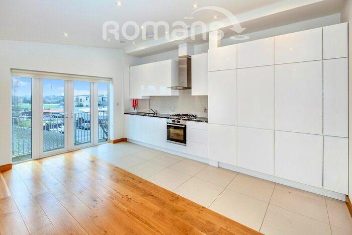 2 Bedroom Flat To Rent In Laleham Road, Staines TW18