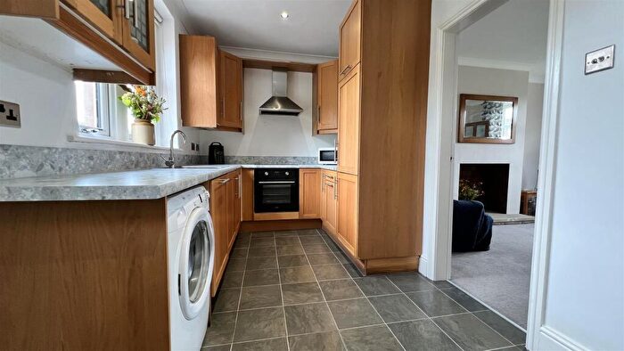 2 Bedroom End Of Terrace House To Rent In Yew Tree Road, Shepley, Huddersfield, HD8