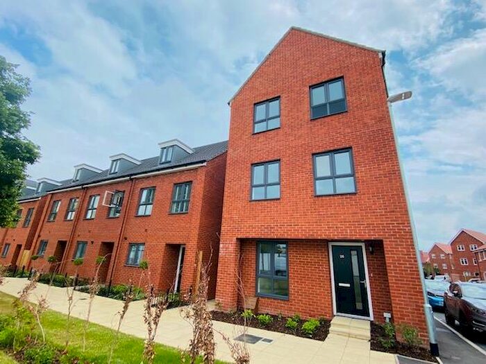 4 Bedroom House To Rent In Chace Village Road, Enfield, EN2