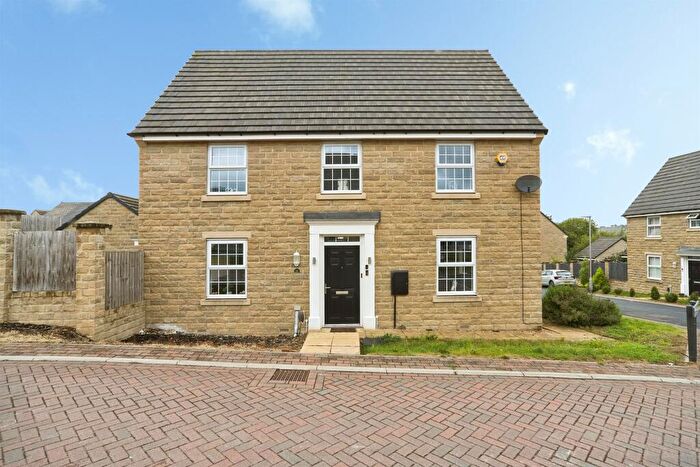 4 Bedroom Detached House For Sale In Hewenden Drive, Cullingworth, Bradford, BD13