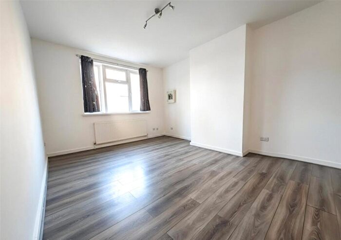 2 Bedroom Apartment To Rent In High Road, Leyton, London, E10