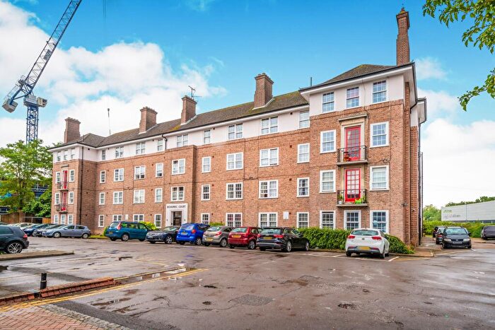 2 Bedroom Flat To Rent In Bishopric Court, Horsham, RH12
