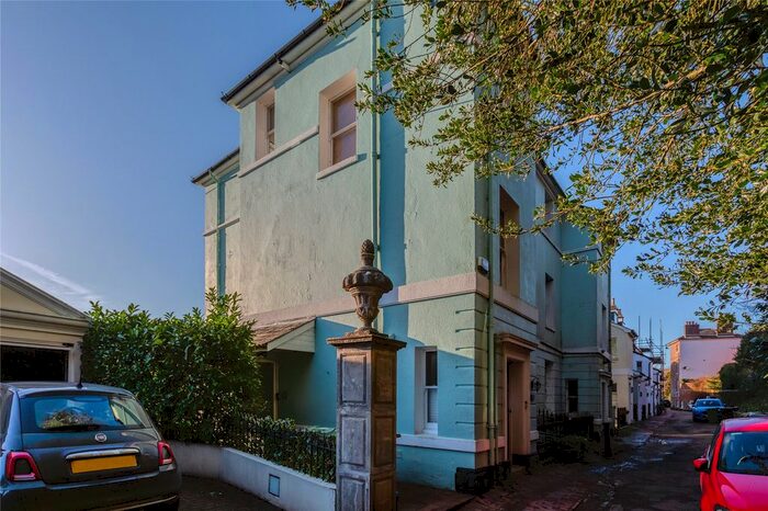 1 Bedroom Flat To Rent In Cumberland Walk, Tunbridge Wells, Kent, TN1