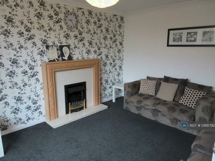 4 Bedroom Semi-Detached House To Rent In Woodbridge Vale, Leeds, LS6
