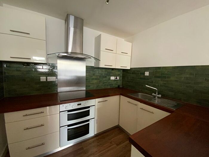 1 Bedroom Flat To Rent In West Wycombe Road, High Wycombe, HP11