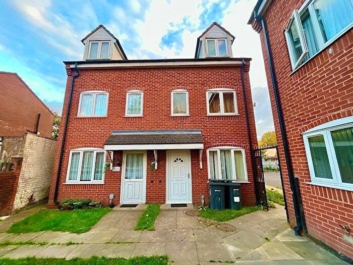 4 Bedroom Property To Rent In Burlington Mews, Birmingham, B10