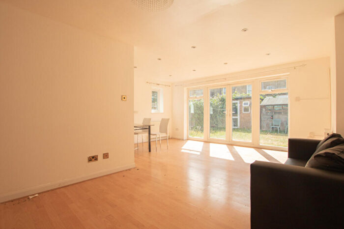 4 Bedroom Terraced House To Rent In Uamvar Street, London, E14