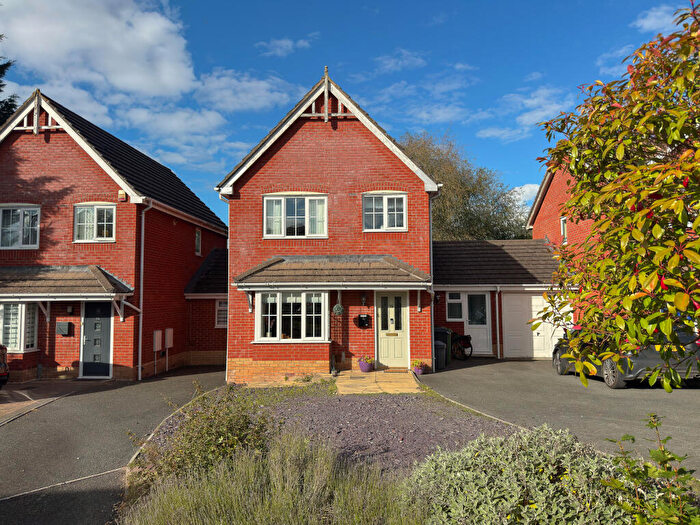 3 Bedroom Link Detached House For Sale In Wenlock Close, Belmont, Hereford, HR2