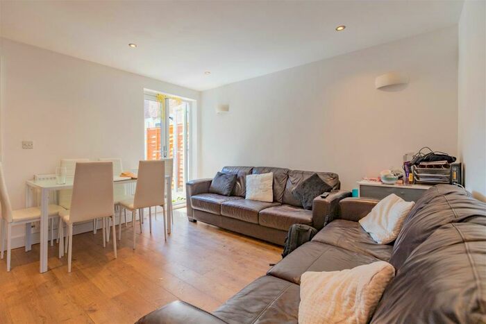 6 Bedroom House To Rent In Warwards Lane, Birmingham, B29