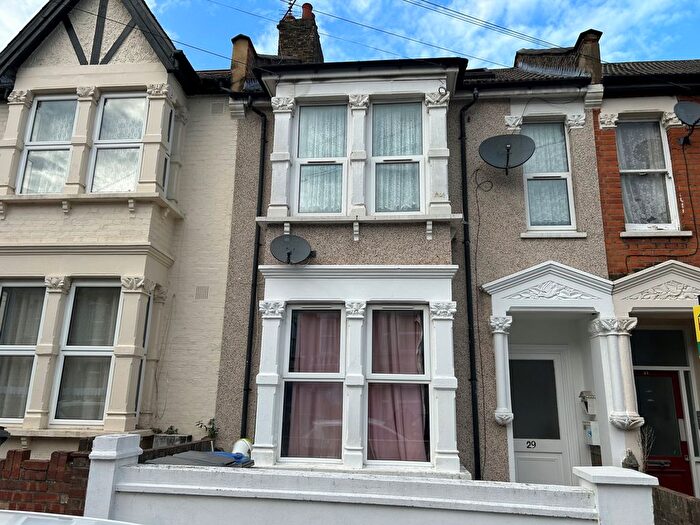 2 Bedroom Flat For Sale In Inman Road, Harlesden, NW10
