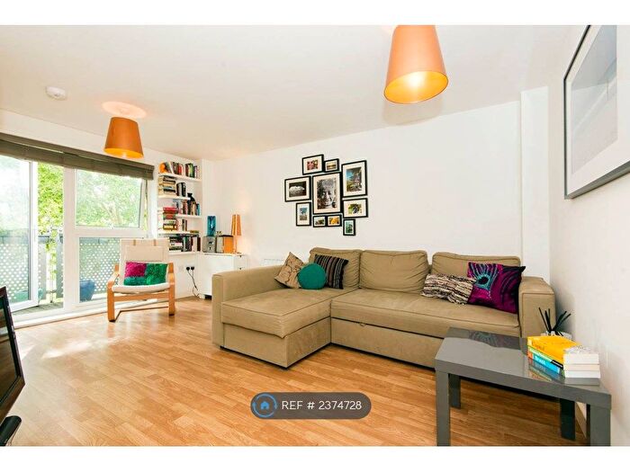 1 Bedroom Flat To Rent In Oakleigh Court, London, N1