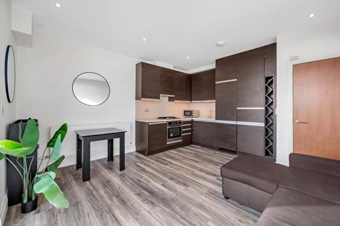 1 Bedroom Flat To Rent In Manor Park Road, Park House, NW10