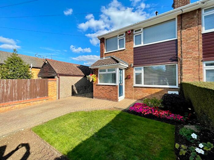 3 Bedroom Semi Detached House For Sale In Englefield, Luton, Bedfordshire, LU2