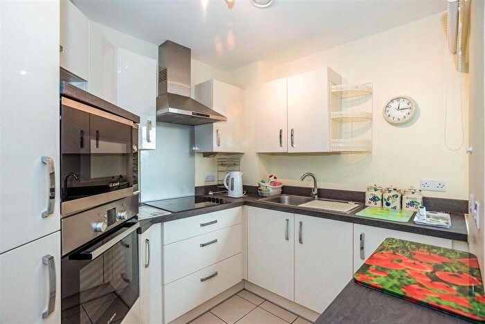 1 Bedroom Flat For Sale In South Parade, Southsea, Hampshire, PO4