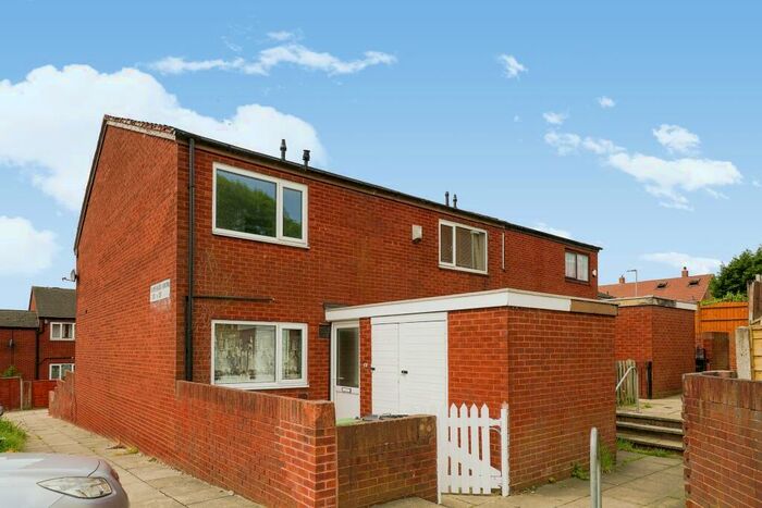 2 Bedroom End Of Terrace House To Rent In Ramshead Grove, Leeds, West Yorkshire, LS14
