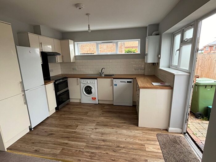 2 Bedroom End Of Terrace House To Rent In Woodthorpe Road, Ashford, TW15