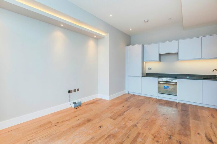 2 Bedroom Flat To Rent In Francis Road, London, E10