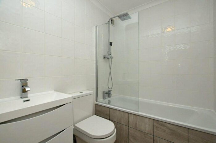 1 Bedroom Property To Rent In Bedroom Flat – Lonsdale Place, Angel, N1