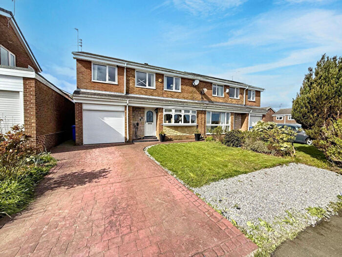 4 Bedroom Semi Detached House For Sale In Newlyn Drive, Cramlington, Northumberland, NE23