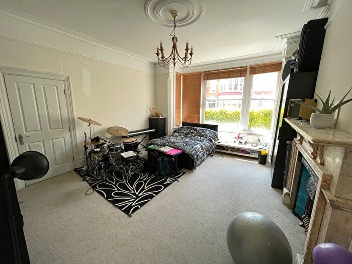 Studio To Rent In Boscombe Avenue, Leyton, E10