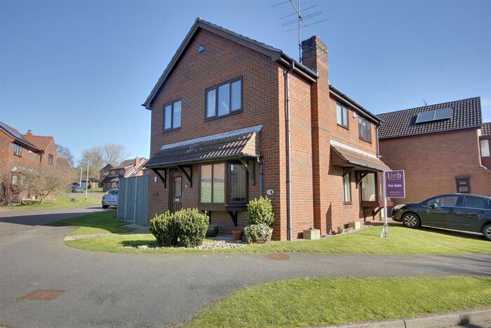 4 Bedroom Detached House For Sale In The Stray, South Cave, Brough, HU15