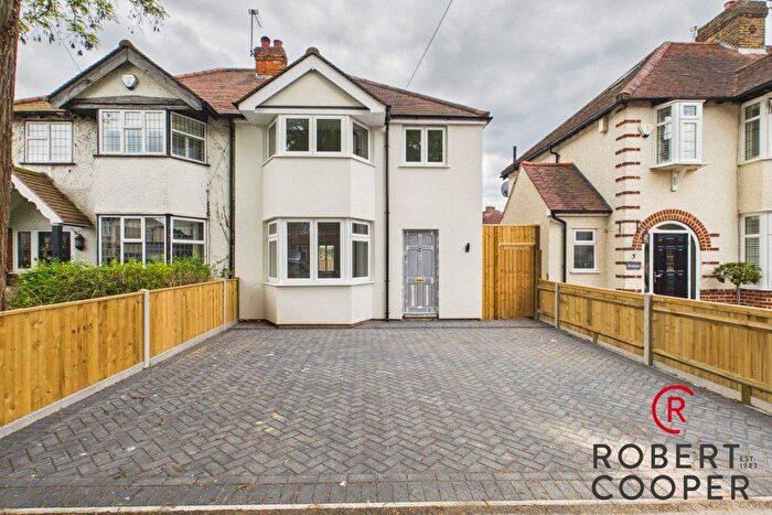 3 Bedroom Semi Detached House To Rent In The Fairway, Ruislip, HA4