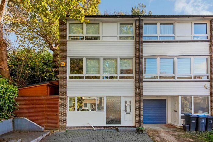 3 Bedroom End Of Terrace House To Rent In Wakefield Gardens, Upper Norwood, London, SE19