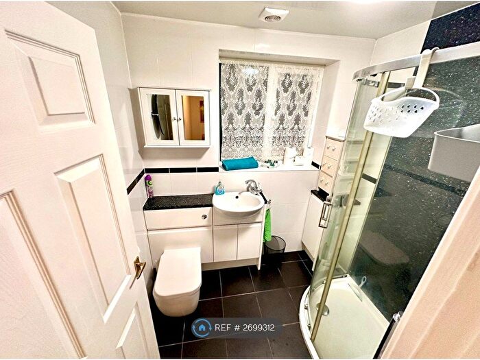 3 Bedroom Terraced House To Rent In Tom Shepley Street, Hyde, SK14