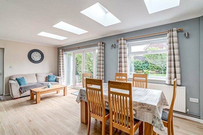 4 Bedroom Detached House For Sale In Golden Avenue Close, East Preston, BN16