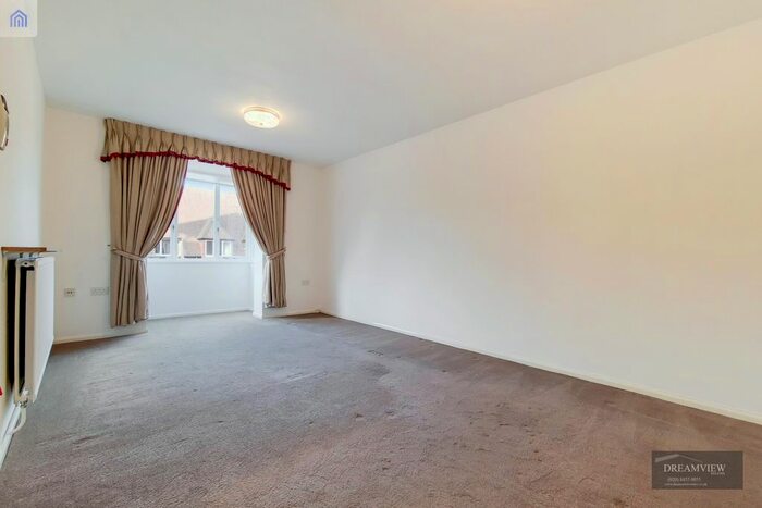 1 Bedroom Flat To Rent In Birnbeck Court, Finchley Road, Lonoon, NW11