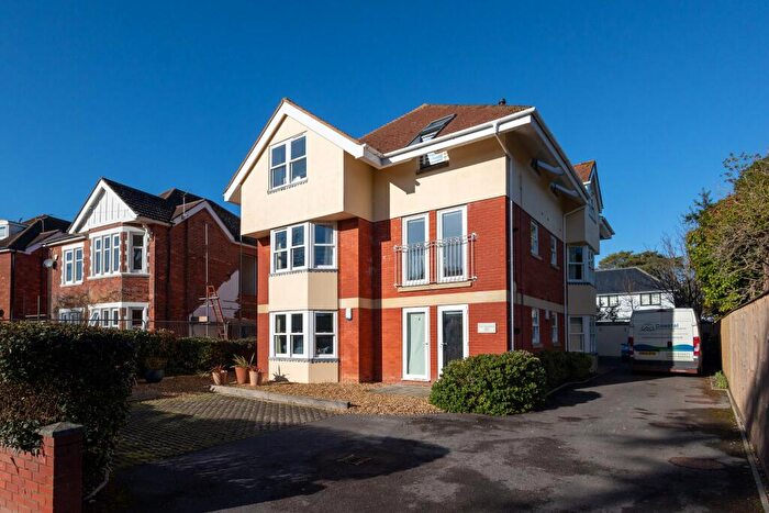 3 Bedroom Flat To Rent In Flaghead Road, Poole, BH13