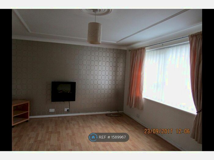 2 Bedroom Flat To Rent In Oakland Court, Oxton, CH43