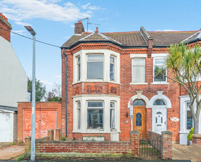 4 Bedroom Semi Detached House For Sale In Victoria Avenue, Hunstanton, PE36