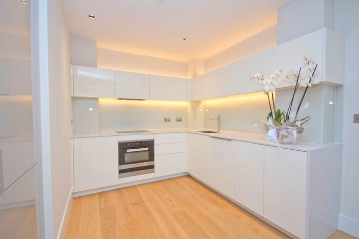 1 Bedroom Flat To Rent In Lord Kensington House, Radnor Terrace, Kensington, W14