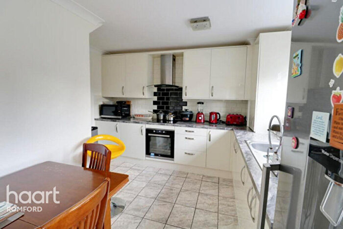 3 Bedroom Semi Detached House To Rent In Ridley Close, Romford, RM3