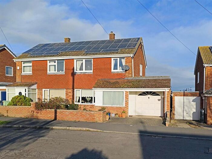 3 Bedroom Semi Detached House For Sale In Emmanuel Road, Stamford, PE9