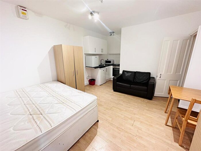 Flat To Rent In Finchley Road, London, NW3