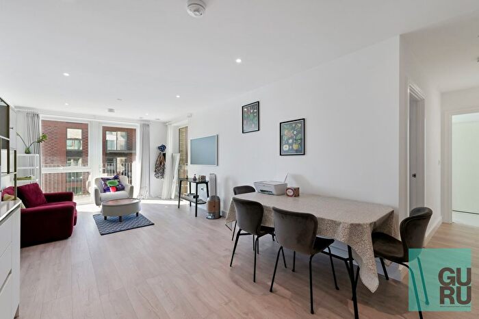 2 Bedroom Flat To Rent In Grand Union, London, HA0