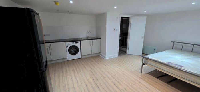 Studio To Rent In Shaftesbury Road, Leyton, London, E10