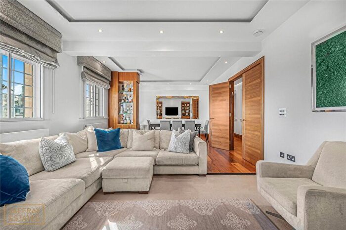 3 Bedroom Apartment For Sale In Baker Street, London, NW1