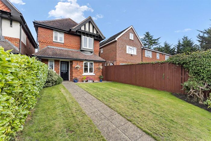 3 Bedroom Detached House For Sale In Swallow Fields, Iver, SL0