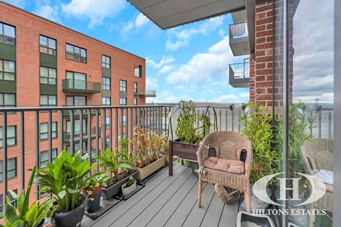 2 Bedroom Flat For Sale In Cedrus Avenue, Southall, UB1