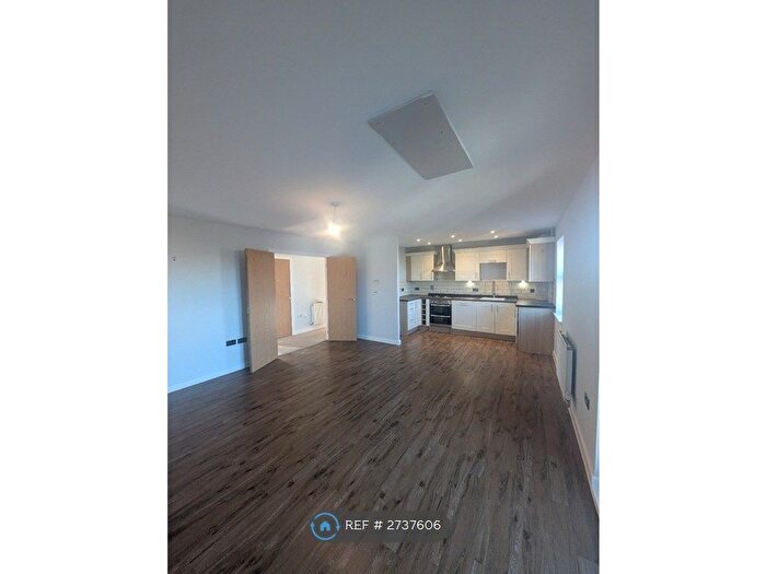 2 Bedroom Flat To Rent In Taylor Close, Tonbridge, TN9