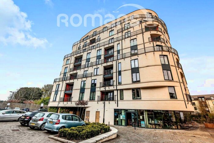 2 Bedroom Apartment To Rent In Sovereign Point, Riverside, BA2