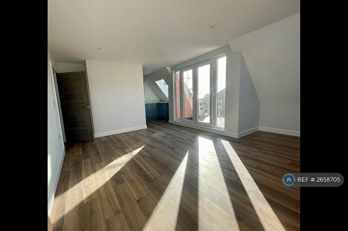 2 Bedroom Flat To Rent In Silver Birch Apartments, Exmouth, EX8