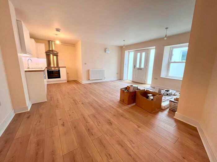 2 Bedroom Flat To Rent In Flat, Plume Court St. James Street, Okehampton, EX20