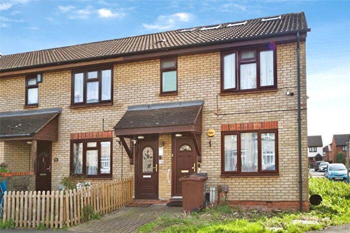3 Bedroom Maisonette For Sale In Raydons Road, Dagenham, Essex, RM9