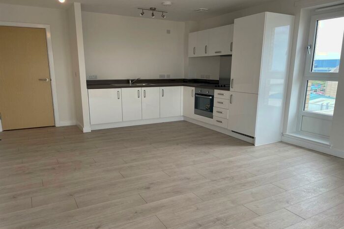 2 Bedroom Flat To Rent In South Carron Wynd, Leith, EH6