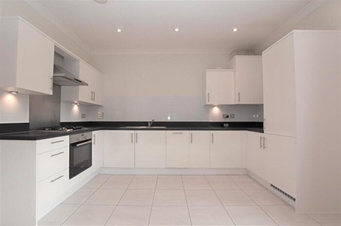 2 Bedroom Flat To Rent In Reservoir Crescent, Reading, RG1