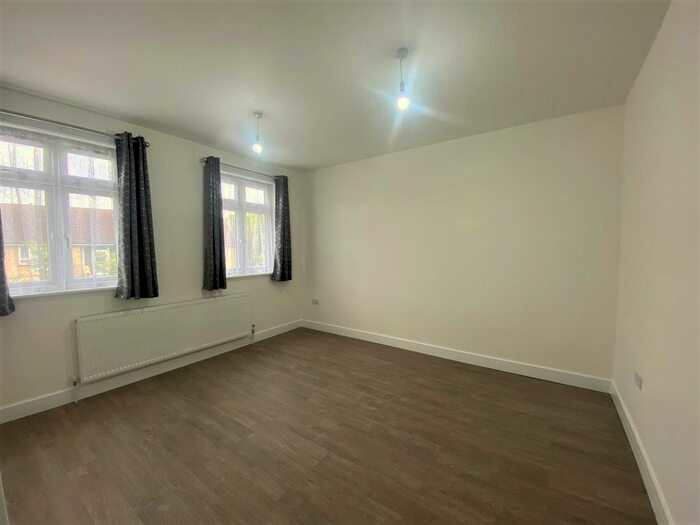 2 Bedroom Flat To Rent In Bath Road, Hounslow, TW4